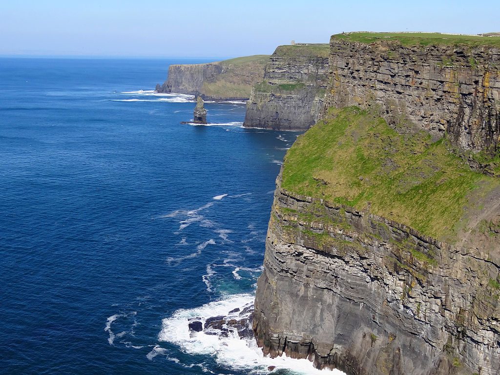 View from the trail at the top of the Cliffs of Moher. Photo credit: By Bjørn Christian Tørrissen - Own work by uploader, http://bjornfree.com/galleries.html, CC BY-SA 3.0, https://commons.wikimedia.org/w/index.php?curid=19782818