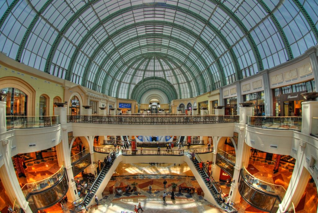 Inside the Mall of the Emirates. Photo Credit: By Peter Gronemann from Switzerland - Mall of the Emirates, CC BY 2.0, https://commons.wikimedia.org/w/index.php?curid=29335851
