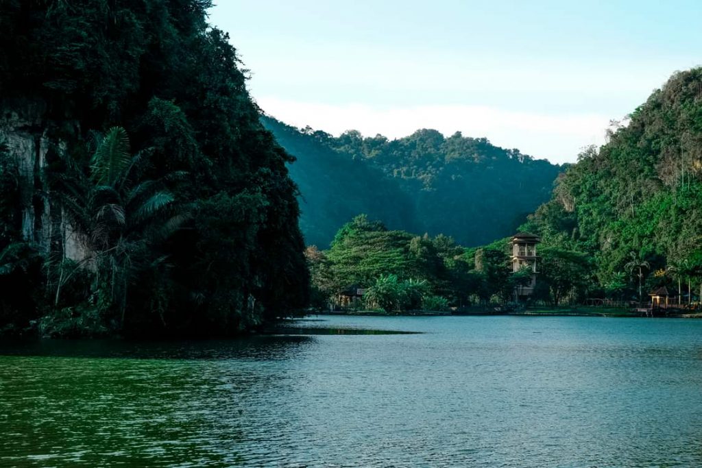 You can almost smell the lush jungle plants along the banks of the Abusan.
