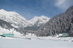 Take a winter getaway at a luxury resort in Kashmir!