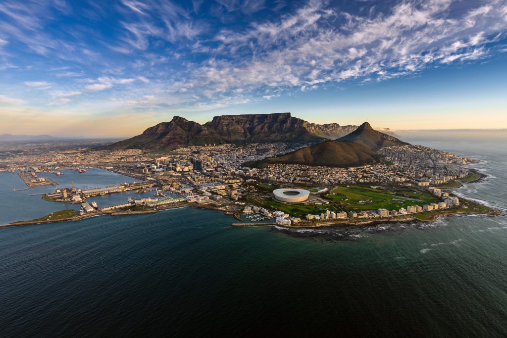shutterstock_429673480 - South Africa - Capetown - Cityscape - Table Mountain