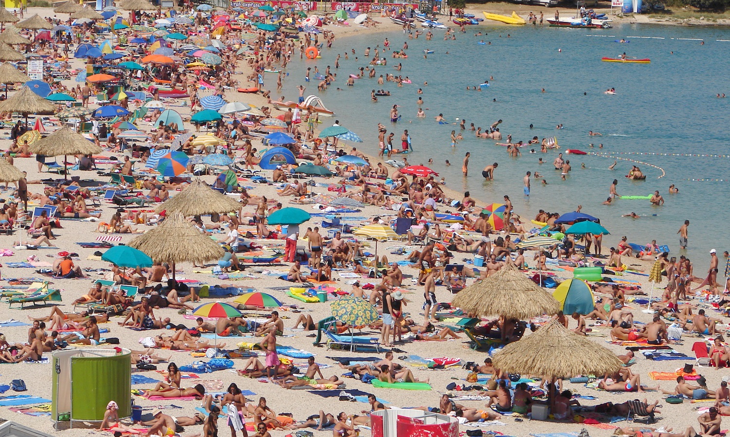 crowded-beach-during-tourist-season