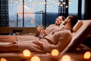 couple-relaxing-at-spa