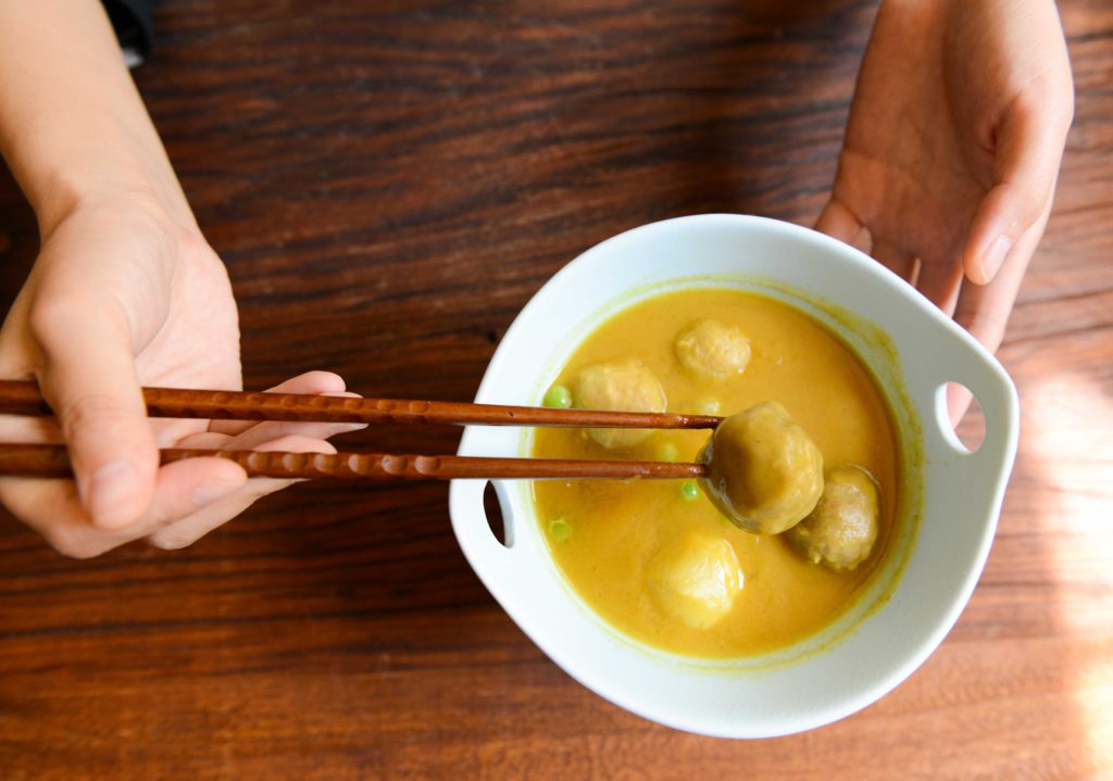 Featured in Korean Cuisine by Jaya travel & Tours, this image shows the proper table placement when dining in Korea.